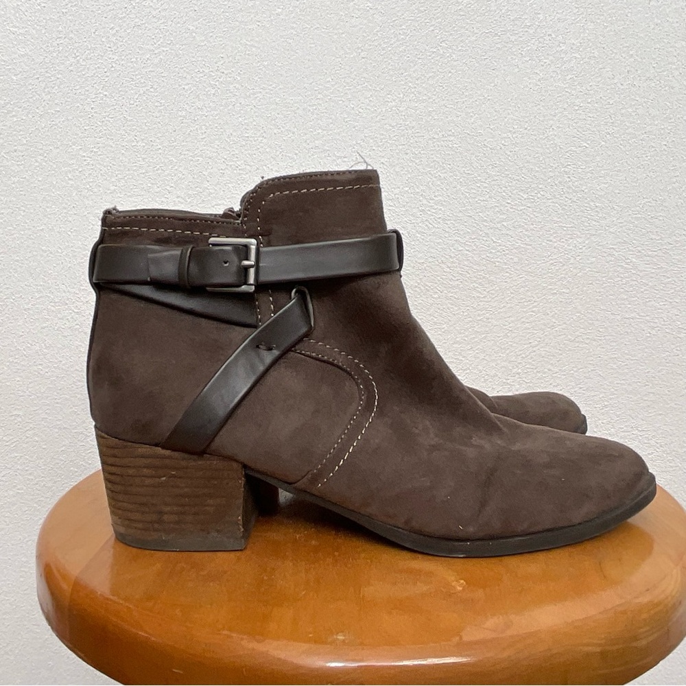 Unisa Brown Buckle Detail Booties Unlaynie Style Size 8.5 Fall Winter Basic